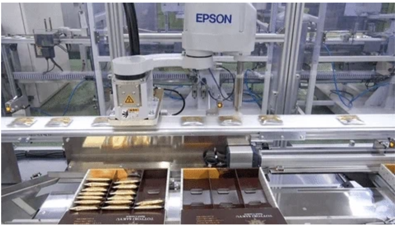 Scheduler organizing and assigning pods